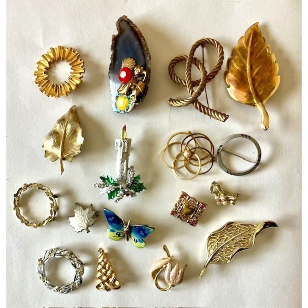 Lot Of 17 Various Vintage Costume Jewelry Brooches